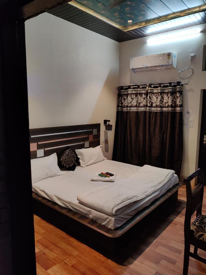 Keshav Hotel Farrukhabad Exterior foto