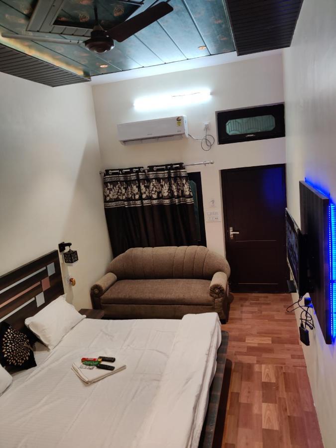 Keshav Hotel Farrukhabad Exterior foto